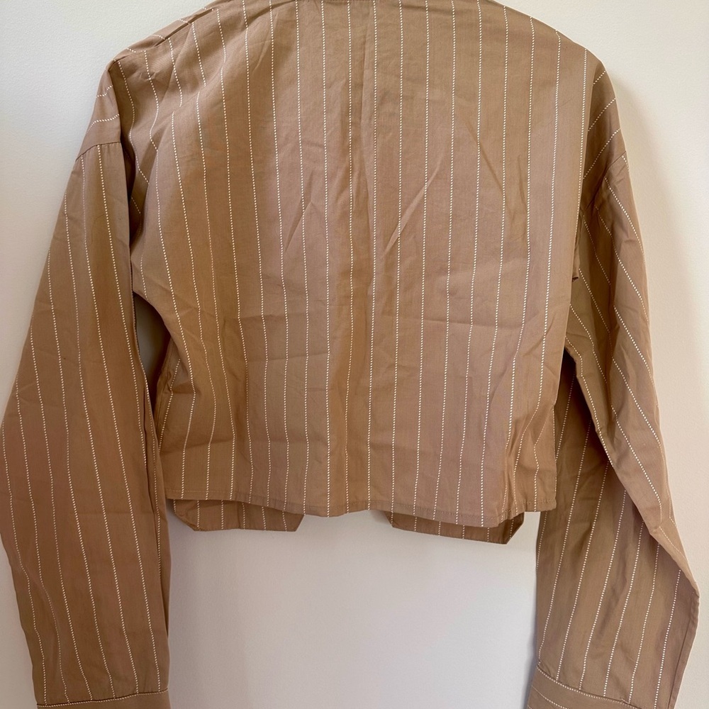 Prettylittlething STONE POPLIN PINSTRIPE POCKET DETAIL CROPPED SHIRT NWT 4 - Picture 11 of 11